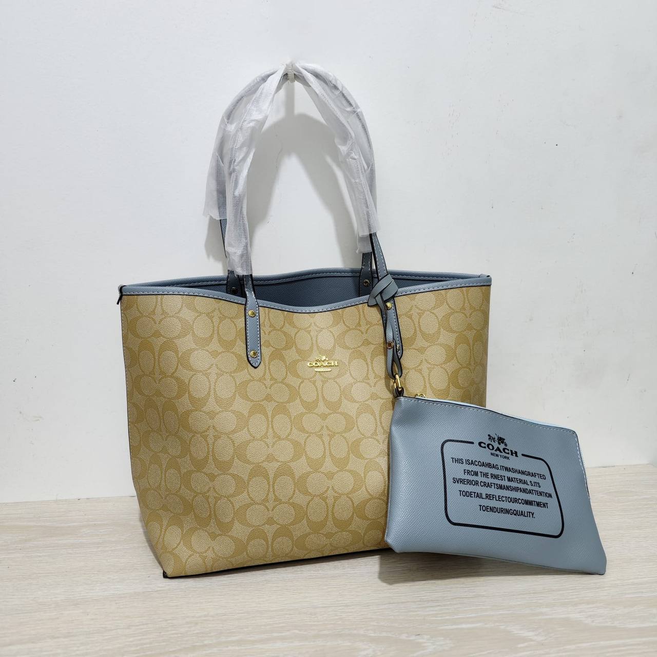 Coach
95 dhs🪙🌨️
with box
🎁🎁🎁

size 41cm

Zain26
♥️♥️♥️