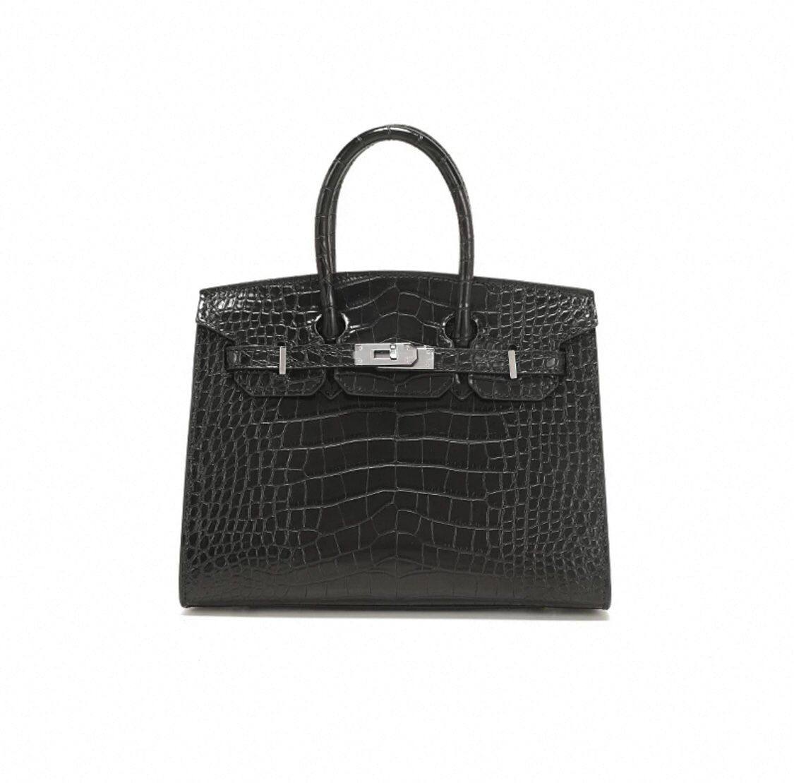 Hermes 
95 dhs✅
size 21×10×15cm

Zain213
♥️♥️♥️