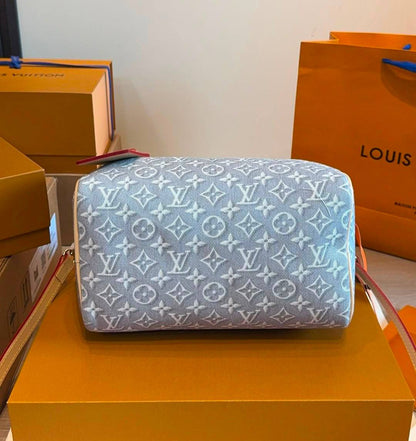 LV
MASTER QUALITY
250 dhs💓
……(with leather )
30CM

Zain295
♥️♥️♥️