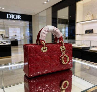 Dior
115 dhs🇦🇪
with box
🎁🎁🎁

Size:25/13/8

Zain07
♥️♥️♥️