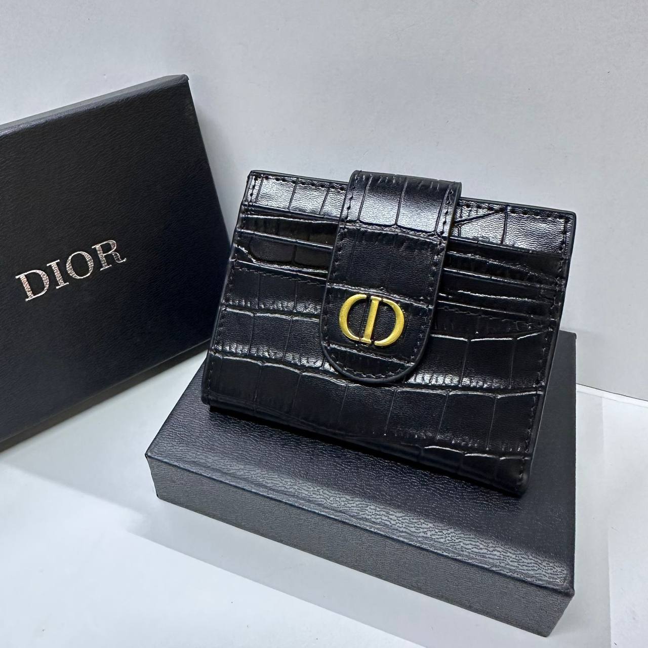 Wallet & Cardholder
 copy one 
with box 
🎁🎁🎁

55 dhs✅
leather 

Zain39
♥️♥️♥️