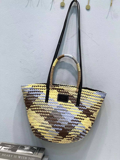 LOEWE 
BEACH BAG 
 GOOD QUALITY
110 dhs✅

Zain39
❣️❣️❣️