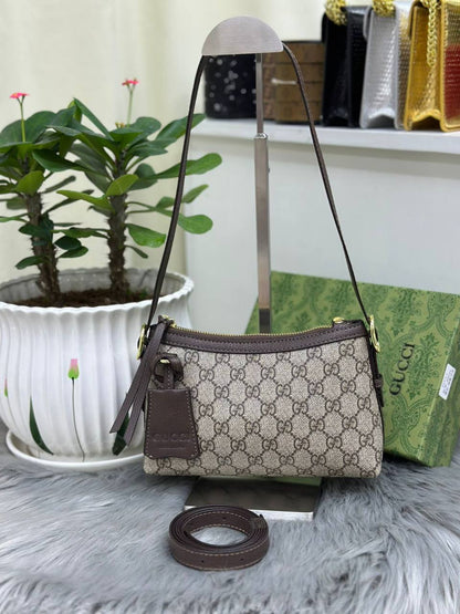 GUCCI
SIZE………. 22CM🌷
90 dhs💓
with BOX✅
🎁🎁🎁

Zain244
♥️♥️♥️