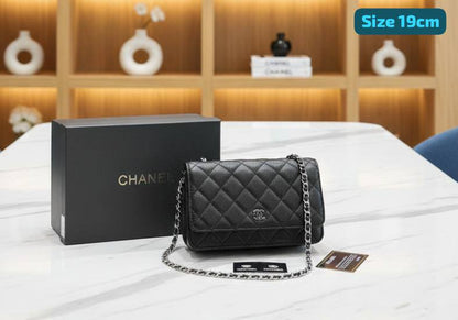 Chanel

Best quality

With box’s
🎁🎁🎁

90 dhs🌺
size 19cm

Zain158
♥️♥️♥️