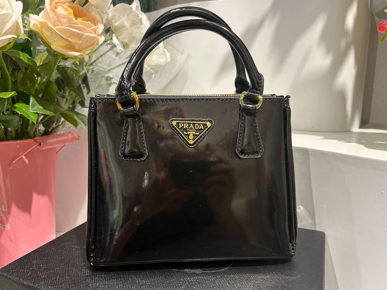 PRADA 

With box
🎁🎁🎁

75 dhs✅

Zain44
♥️♥️♥️