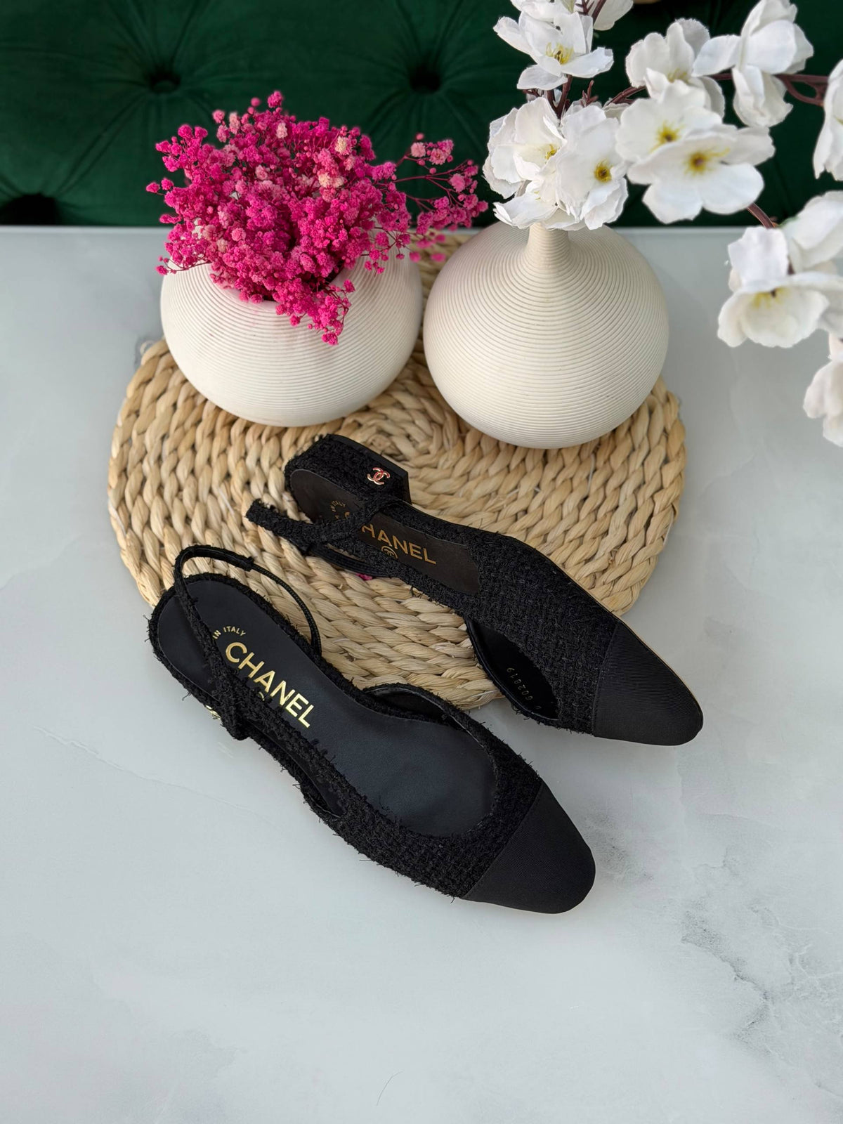 Chanel 

Vip quality 

Size:36 to 41
430 dhs🇦🇪🇦🇪

Zain113
♥️♥️♥️