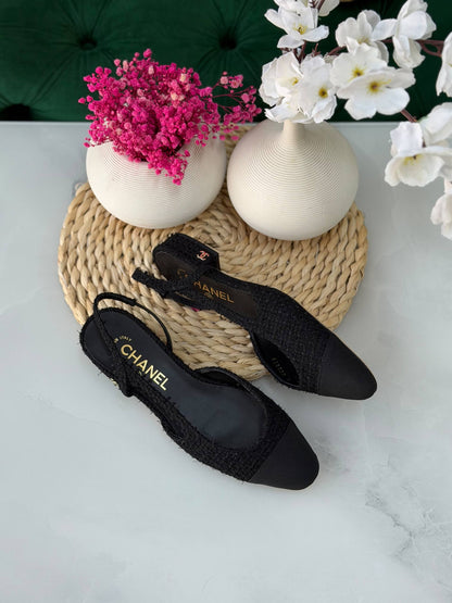 Chanel 

Vip quality 

Size:36 to 41
430 dhs🇦🇪🇦🇪

Zain113
♥️♥️♥️