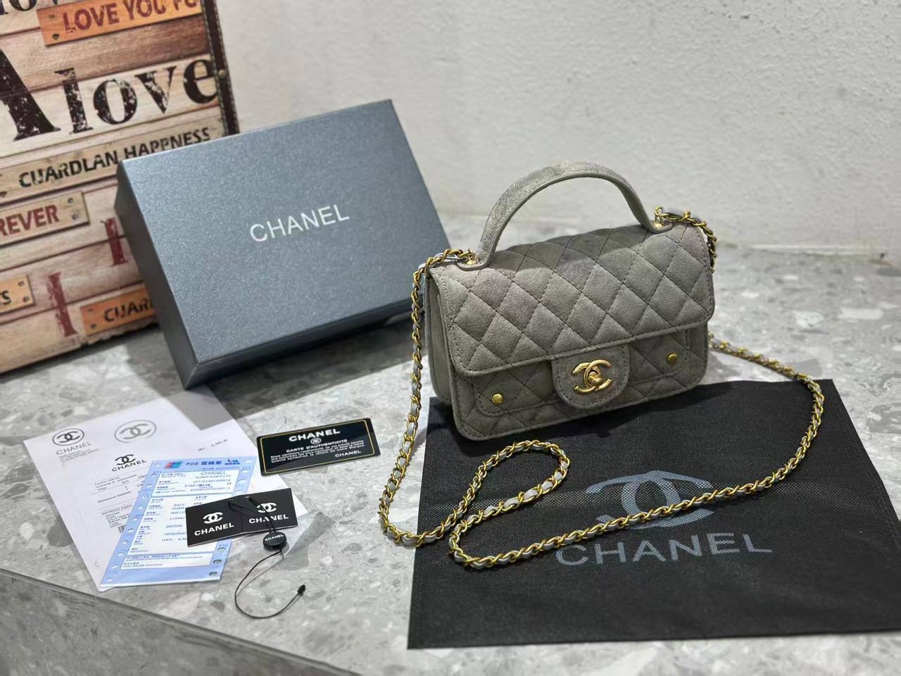Chanel

with box
🎁🎁🎁

95 dhs🪙🌨️

Zain143
♥️♥️♥️