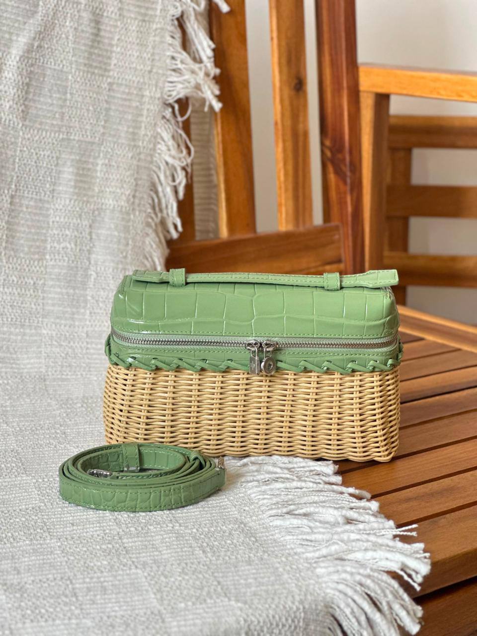 Loro Piana L19 Wickers
*Summer Colors🌞*
*Available Again✨*
*VIP Quality💕*
For Price 👇 WhatsApp✅
0568585901 
0507557372
0552275751 Owner Zain 👌

Zain317
♥️♥️♥️