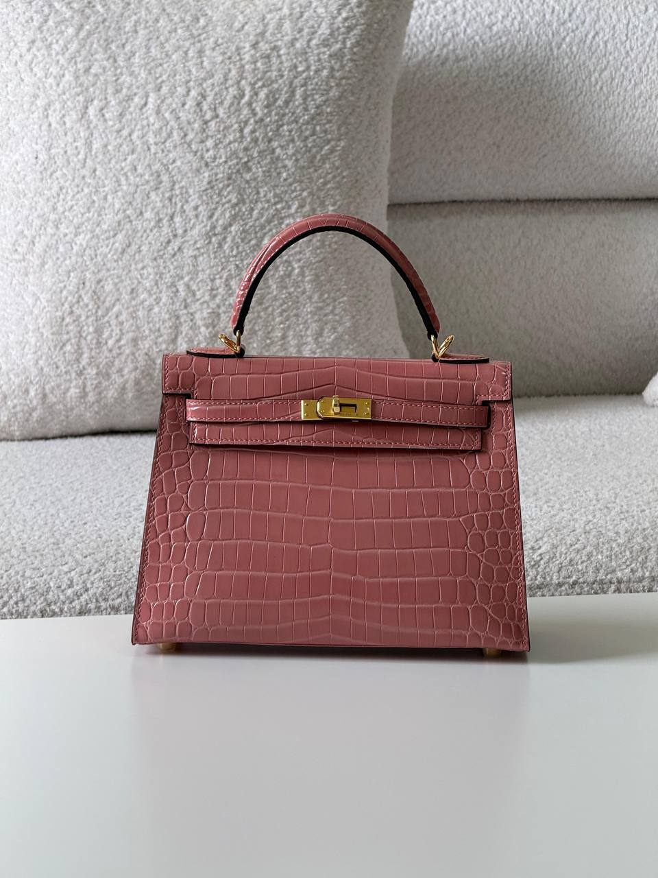 Hermes kelly croc 25cm💕master quality😍with box❤️
750 dhs🪙💕

Zain52
♥️♥️♥️