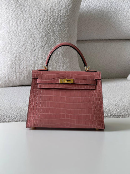 Hermes kelly croc 25cm💕master quality😍with box❤️
750 dhs🪙💕

Zain52
♥️♥️♥️