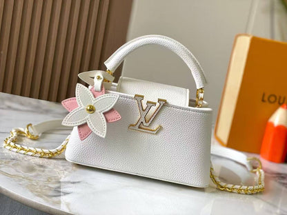 LV
Master🌺🌺
20cm 360 dhs✅
22cm 380 dhs✅

Zain297
Zain228
♥️♥️♥️
