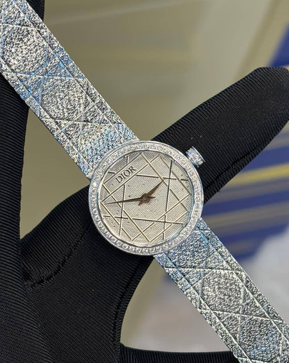 Dior watch for ladies 
good quality with stone 
250 dhs🗽

Zain59
♥️♥️♥️