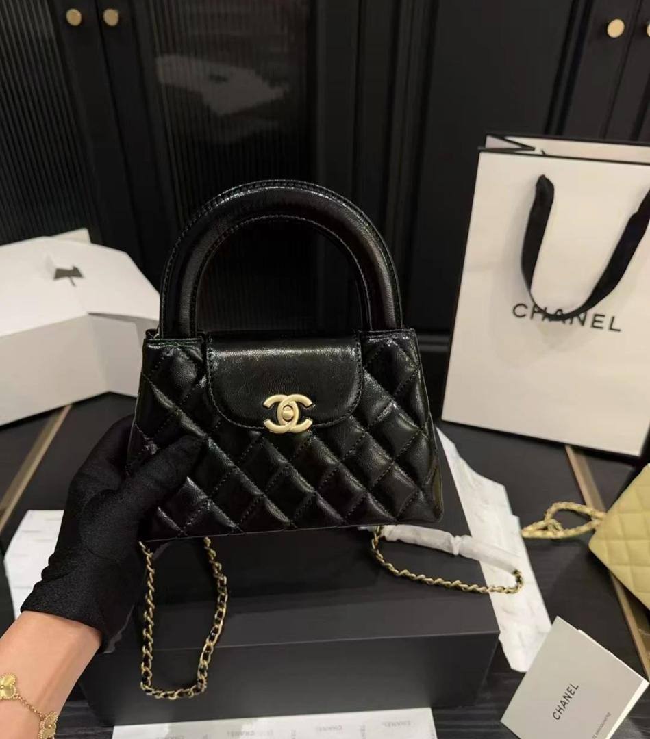 Chanel
100 dhs🇦🇪🇦🇪
with box20cm

Zain26
♥️♥️♥️