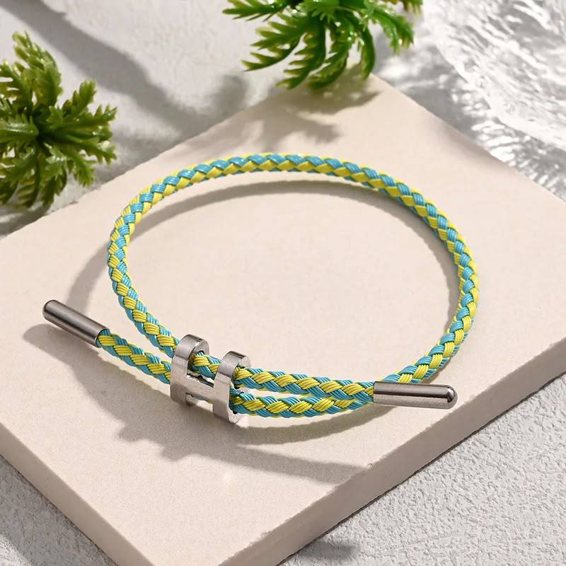 Hermes
Good quality 
Bracelet 
With black boxes
20 dhs🇦🇪🇦🇪

With normal boxes and 
Paper bag
30 dhs🇦🇪🇦🇪

With original boxes
40 dhs🇦🇪🇦🇪

Zain216
♥️♥️♥️