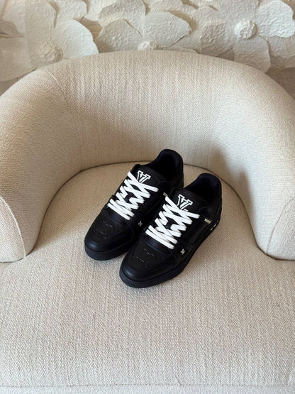 LV Sneaker 

AAA Quality

 size:40 to 46 

560 dhs🇦🇪🇦🇪

Zain185
♥️♥️♥️