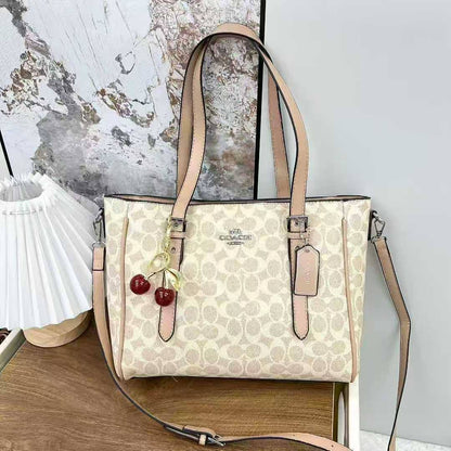 Coach Bags
70 dhs✅

Zain232
♥️♥️♥️