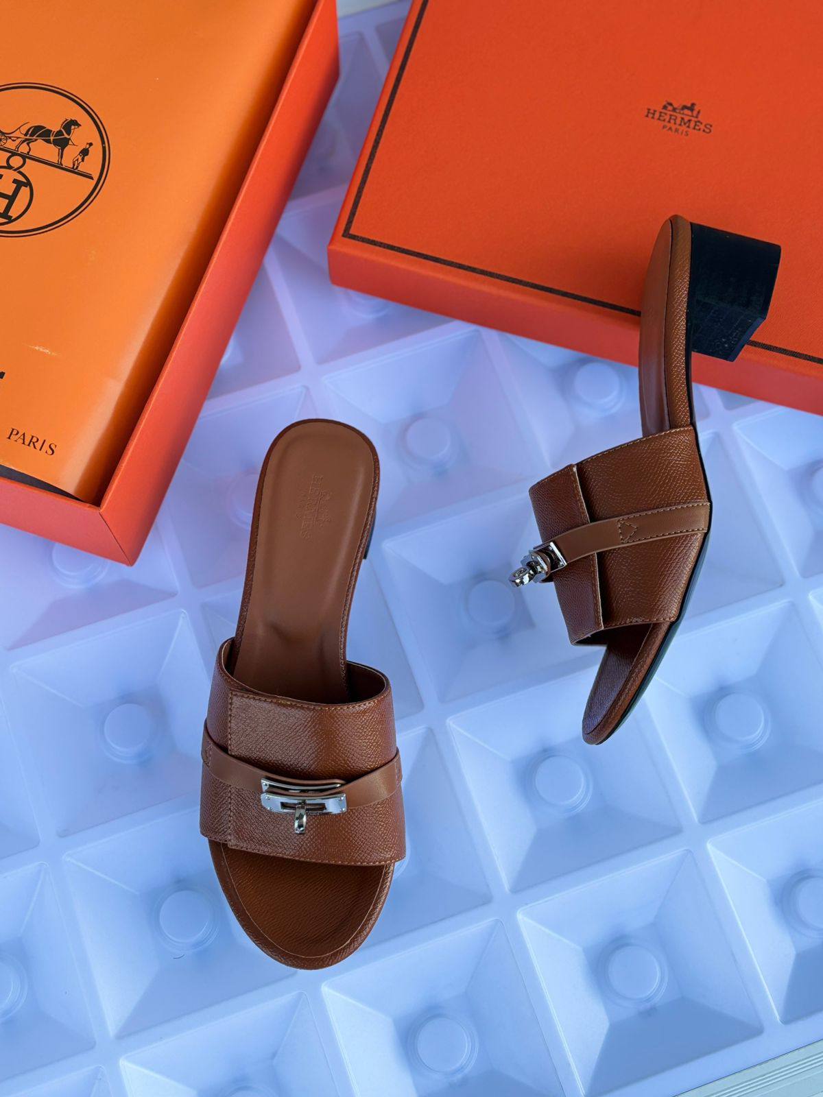 Hermes 
110 dhs🪙🌨️
Size 36-42

Zain55
♥️♥️♥️