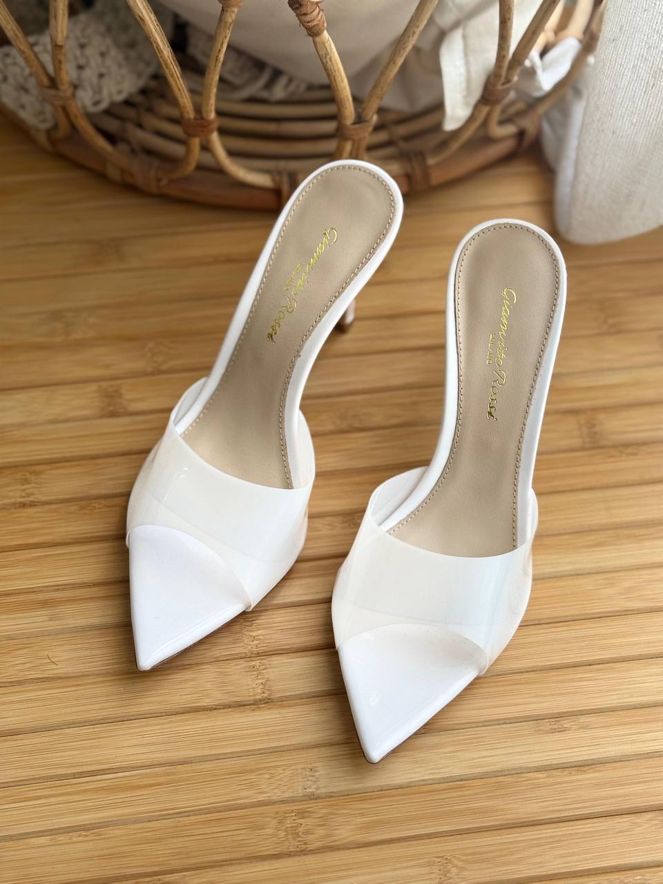 Gianvito Rossi
Super Master
𝗦𝗶𝘇𝗲 𝟯𝟲 𝘁𝗼𝗼 𝟰𝟭 
450 dhs💛

Zain303
♥️♥️♥️