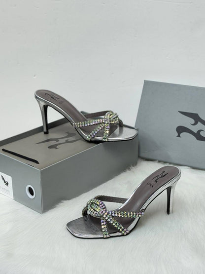 Gina - YSL

New arrived 
Size 36 to 41

115 dhs🪙🌨️

Zain21
♥️♥️♥️