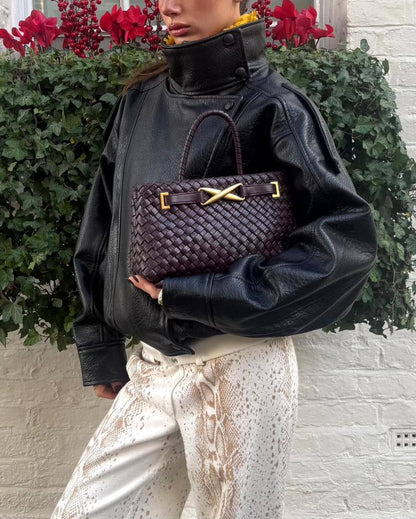 Bottega
95 dhs🪙🌨️
size 27×10×16cm

Zain41
♥️♥️♥️