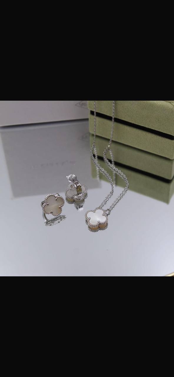 VCA ❤️‍🔥*
Necklace 💥
Earring ✨
Master quality 💯
With normal boxes 📦 
110 dhs✅
With master box 🗃️ 
130 dhs✅

Zain216
♥️♥️♥️