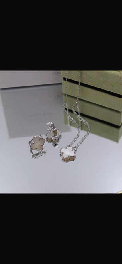 VCA ❤️‍🔥*
Necklace 💥
Earring ✨
Master quality 💯
With normal boxes 📦 
110 dhs✅
With master box 🗃️ 
130 dhs✅

Zain216
♥️♥️♥️