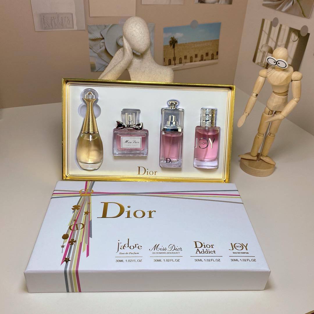 Dior Set
30 ml each 
65 dhs❣️
Very good Quality

Zain24
Zain17
♥️♥️♥️