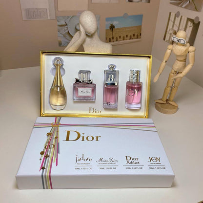 Dior Set
30 ml each 
65 dhs❣️
Very good Quality

Zain24
Zain17
♥️♥️♥️