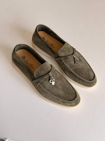 Loro Piana 
Summer Charms Walk❣️❤️
Super Master Quality
Size 36 to 41
450 dhs💓

Zain71
♥️♥️♥️