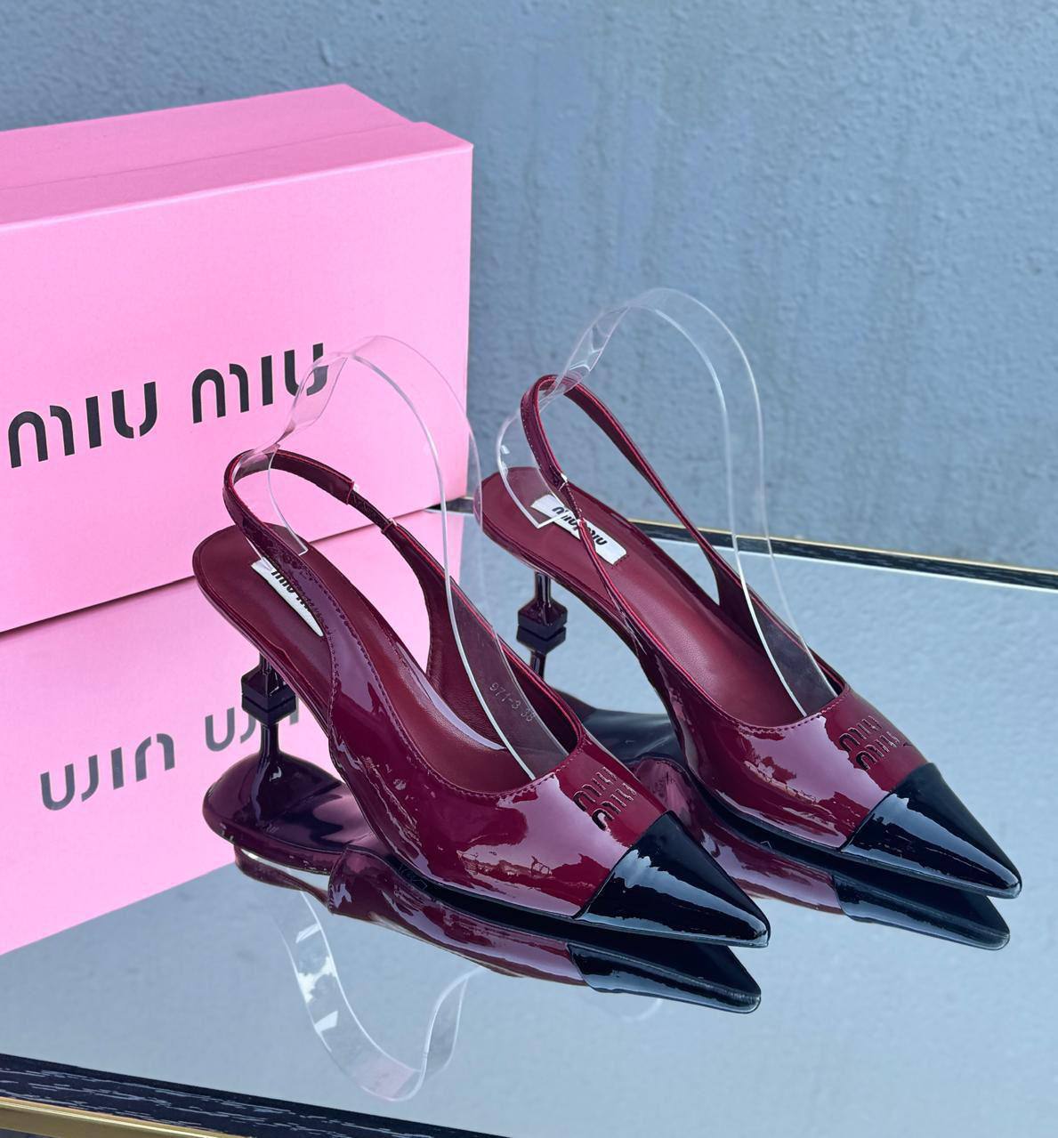 MIU MIU 
3cm
💯high quality
Size 36-37-38-39-40-41
115 dhs🪙🌺

Zain86
♥️♥️♥️