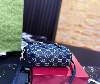 GUCCI 
 HIGH QUALITY 
MINI SIZE 
WITH BOX 
110 dhs💓

Zain295
♥️♥️♥️