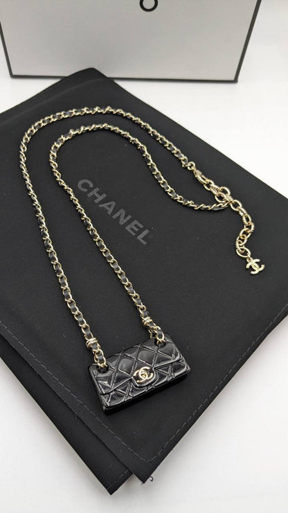 Chanel
*Master Quality* 
*Necklace*
120 dhs✅ with Normal Box 🎁 
130 dhs✅ with Good Box 🎁
170 dhs✅ with Master Box 🎁

Zain210
♥️♥️♥️