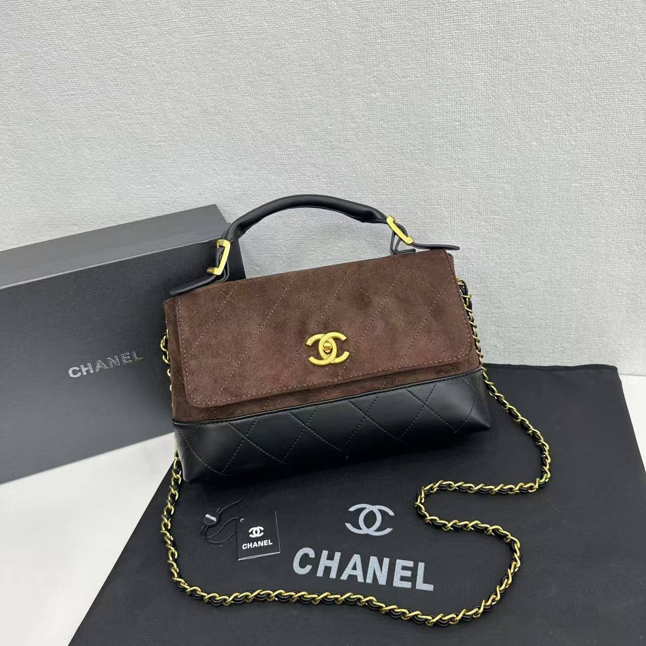 Chanel
withbox 
115 dhs✅

Zain143
♥️♥️♥️