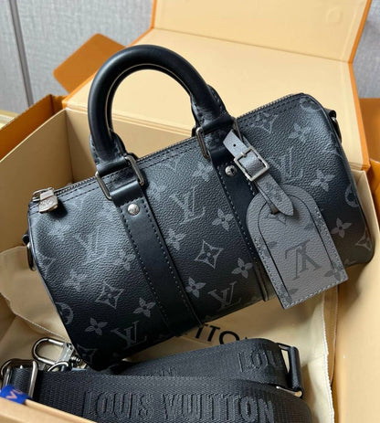 LV

COPY ONE 

WITH BOX 
🎁🎁🎁

170 dhs✅

Zain295
♥️♥️♥️