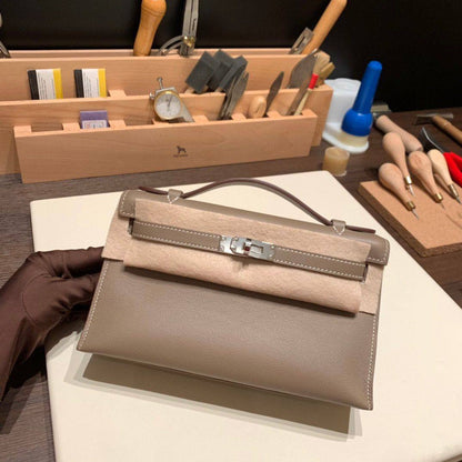 Hermes
 pochette 21cm💥Master quality ✅with box📦
360 dhs✅

Zain52
♥️♥️♥️