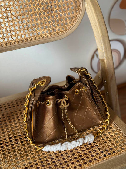 Available again✨✨✨

CHANEL 

22_25cm
360_380😍

*MASTER QUALITY*

With box🎁

Zain167
♥️♥️♥️