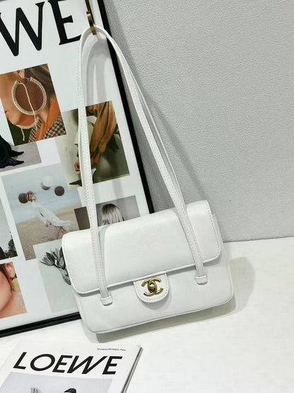 Chanel 

100 dhs🇦🇪🇦🇪
 have box

Zain07
♥️♥️♥️