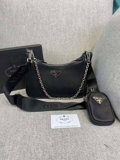 Prada

95 dhs✅

with box
🎁🎁🎁

Zain235
♥️♥️♥️