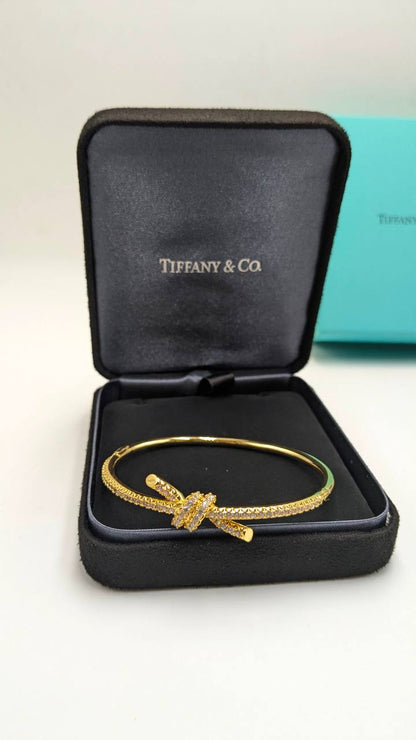 Tiffany & Co
*Master Quality* 
*Bracelet*
130 dhs✅ with Normal Box 🎁

Zain210
♥️♥️♥️