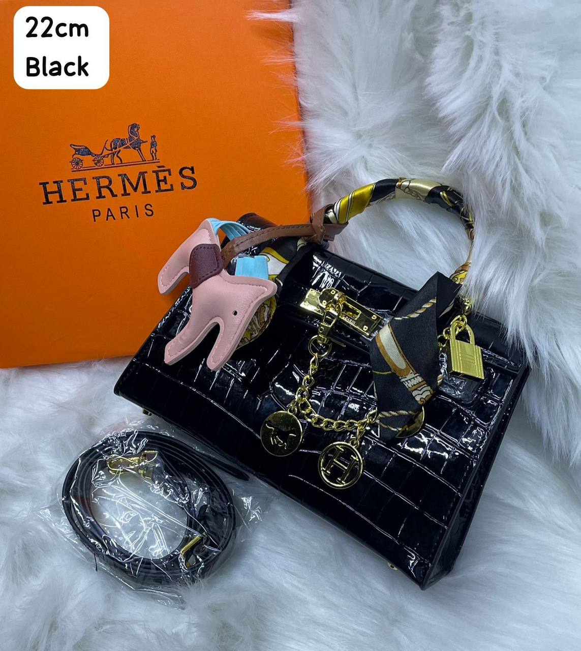 Hermes
100 dhs✅ 

with box
🎁🎁🎁

Zain72
♥️♥️♥️