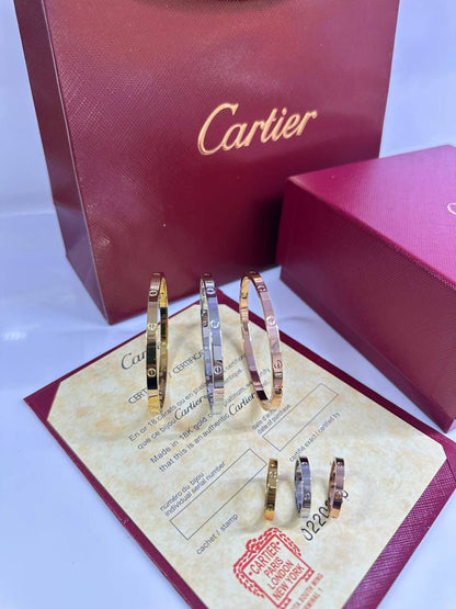 Cartier 🔥*
Bangle set🦋
3 bangle 🤯
3 Ring 💍 🤯
Bangle size 16,18,19,20
Ring size 6,7,8,9
Stainless steel 💯
Non tarnish 💯
With normal boxes 🗃️ 
And paper bag 🛍️
55 dhs🪙🌨️
With master box 📦 
95 dhs🪙🌨️

Zain216
♥️♥️♥️