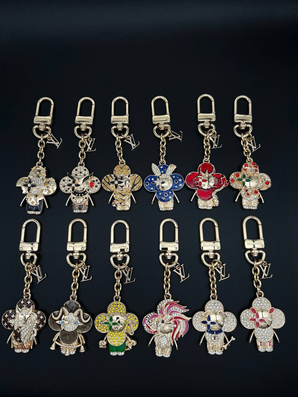 LV
Key Chain ❤️‍🔥
Master quality 💯
With normal boxes 🗃️ 
50 dhs💓
With master box 📦 
60 dhs💓

Zain216
♥️♥️♥️