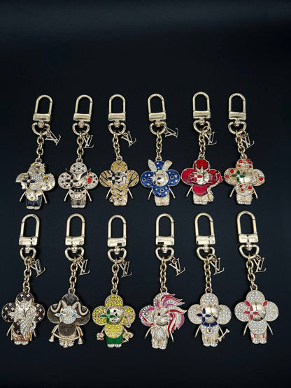 LV
Key Chain ❤️‍🔥
Master quality 💯
With normal boxes 🗃️ 
50 dhs💓
With master box 📦 
60 dhs💓

Zain216
♥️♥️♥️