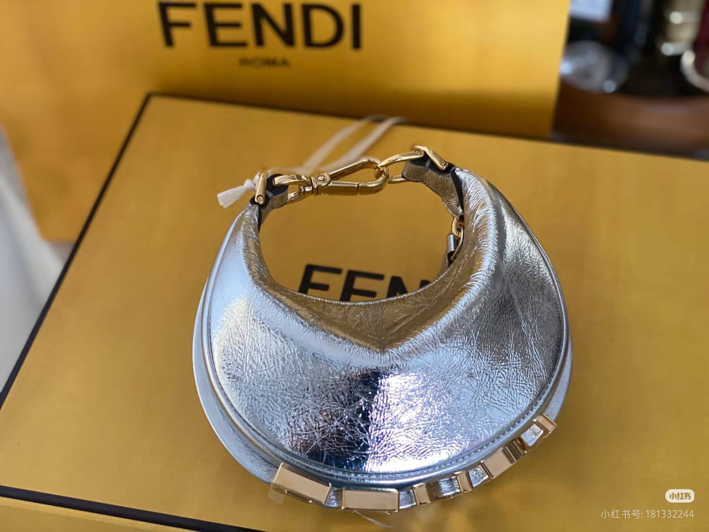 Fendi
Master 
270 dhs❤️

Zain10
♥️♥️♥️