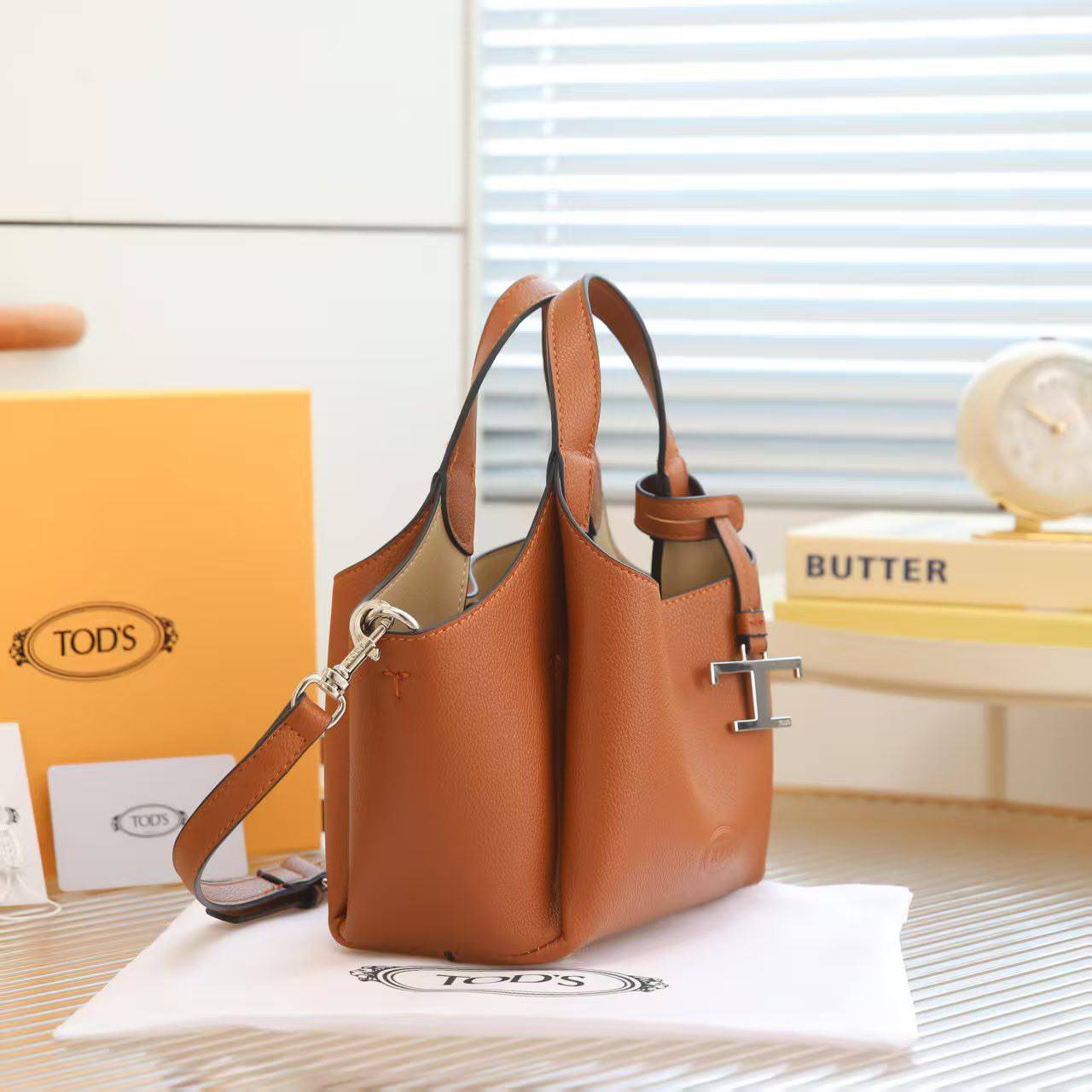 TODS
110 dhs✅
size 24 cm 

Zain161
♥️♥️♥️