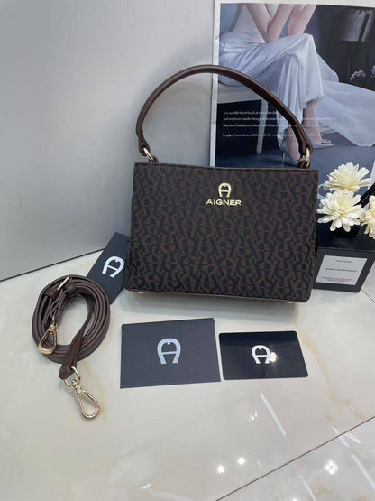 Aigner 
Size:21cm
without box 
95 dhs🪙🌨️

Zain148
♥️♥️♥️