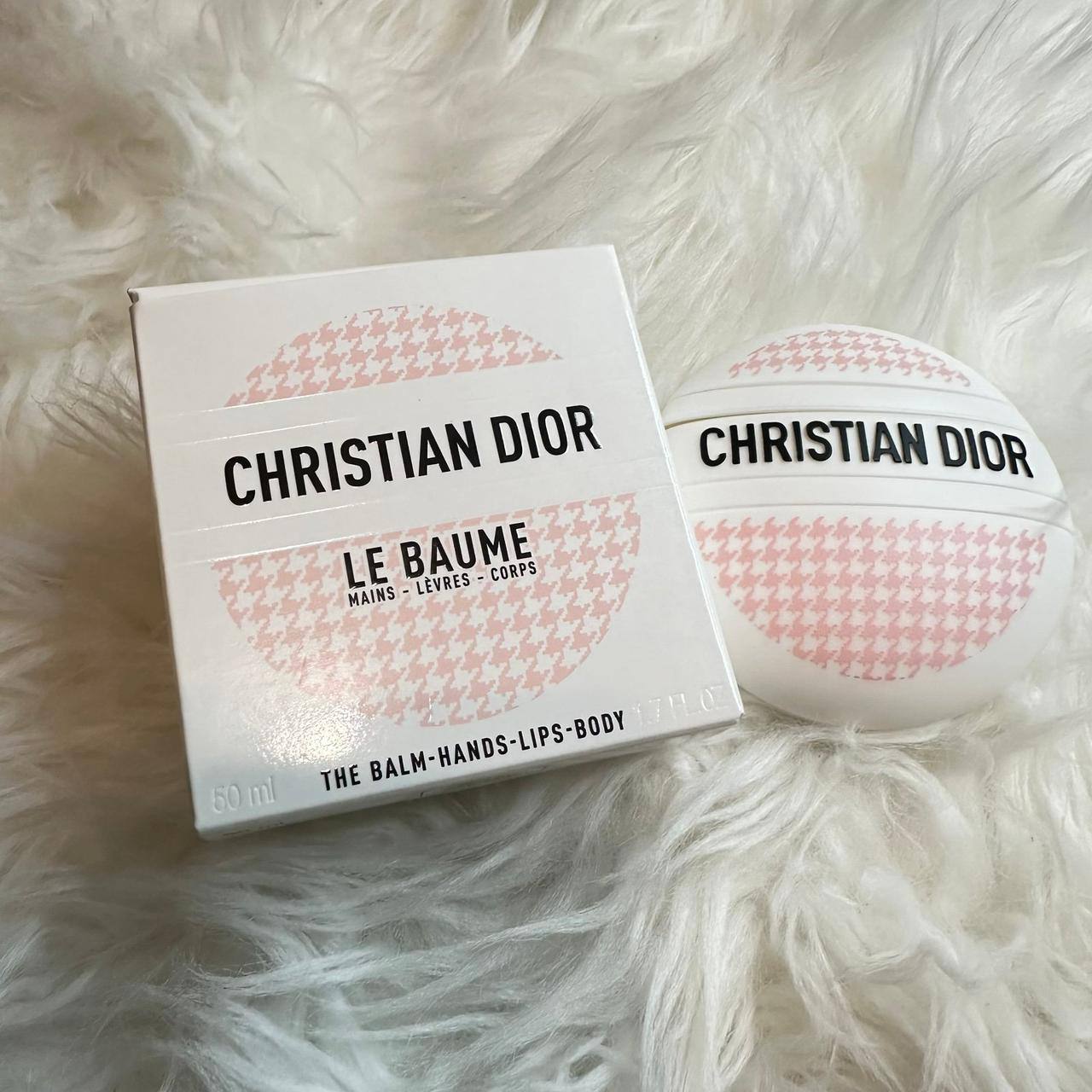Chanel
Small 20 dhs🪙🌨️
Big 25 dhs🪙🌨️

Zain109
♥️♥️♥️