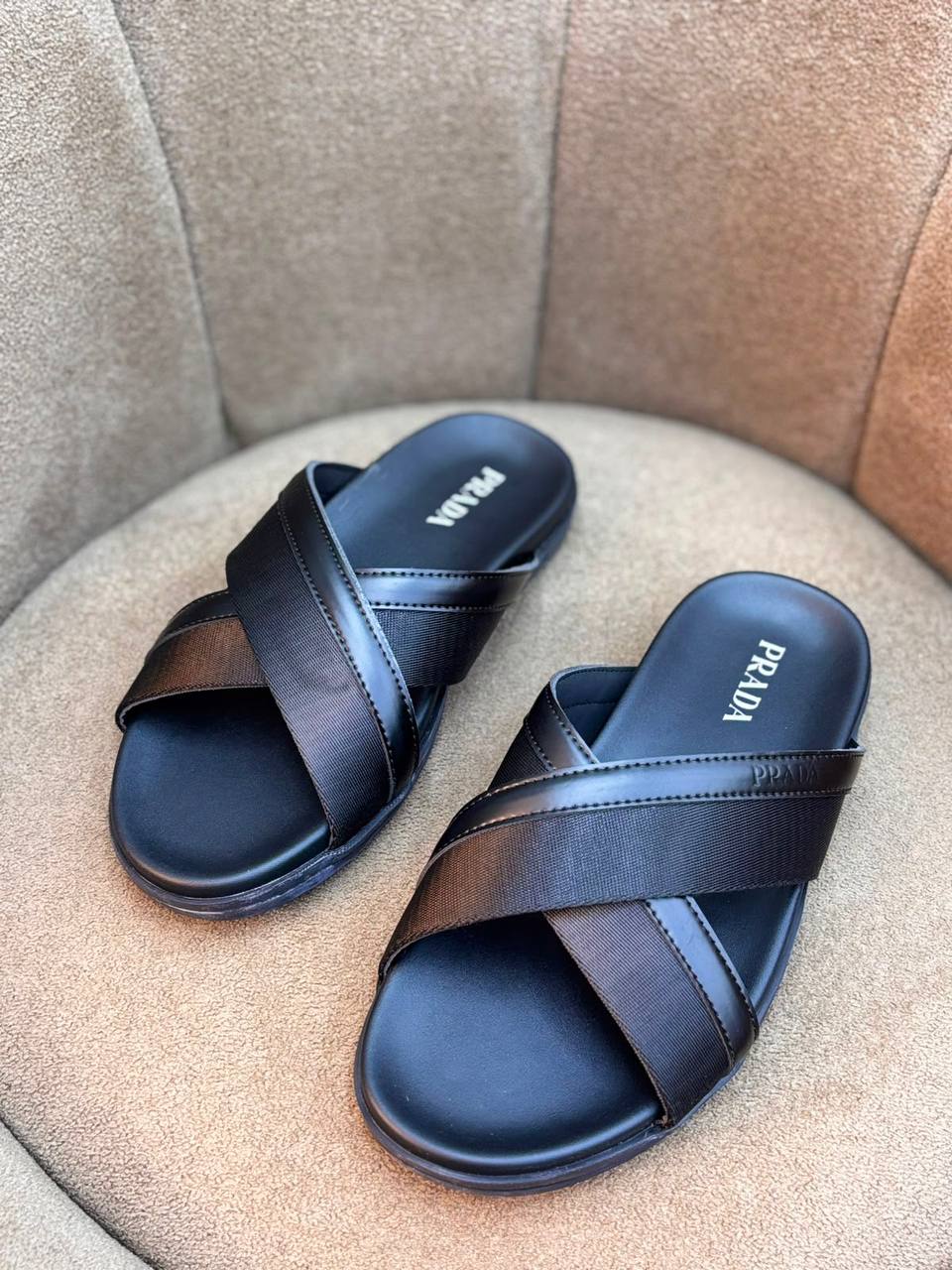 Prada
110 dhs🇦🇪🇦🇪
Size 40-45

Zain55
♥️♥️♥️