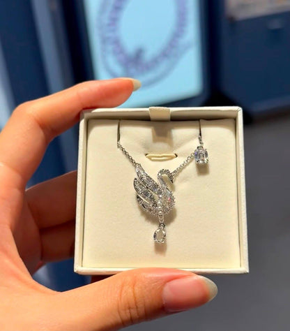SWAROVSKI 
Necklace 💥
Earring ✨
Master quality 💯
With normal boxes 🗃️ 
115 dhs🇦🇪🇦🇪


With master box 📦 
145 dhs🇦🇪🇦🇪

Zain216
♥️♥️♥️